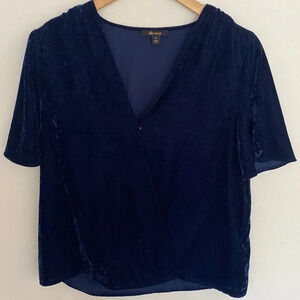Ella Moss velvet T-shirt blouse with snap closure in front sz M flutter sleeve